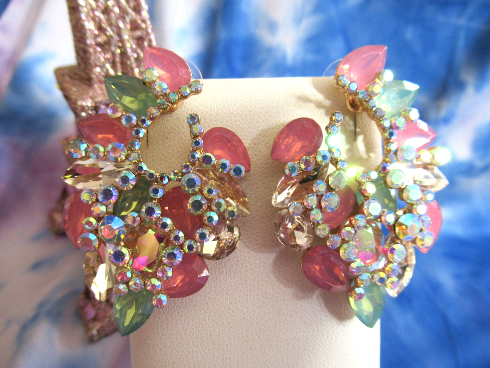 BEAUTIFUL IRIDESCENT PASTEL-COLORS GEMSTONES & CRYSTAL STATEMENT EARRINGS NEW