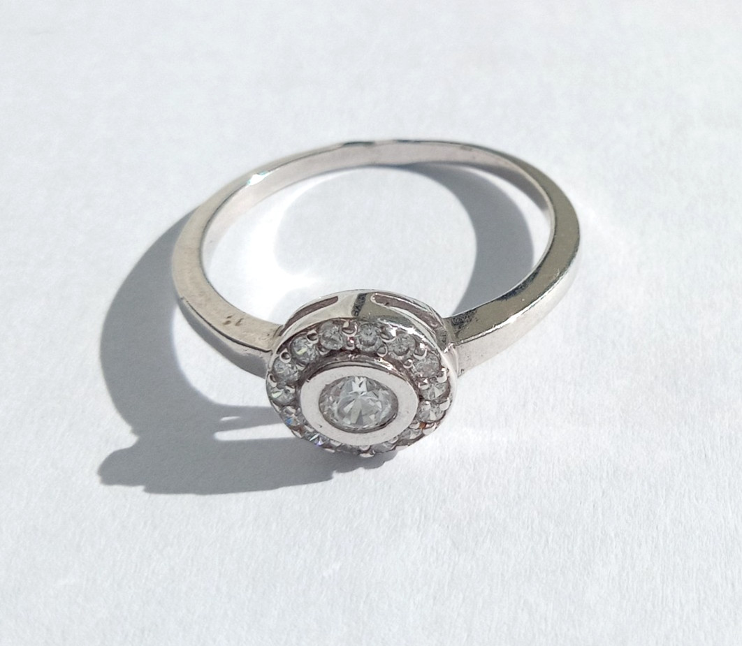 Vintage Beautiful Ring White stones Sterling Silver 925 Women Jewelry size 7.25
