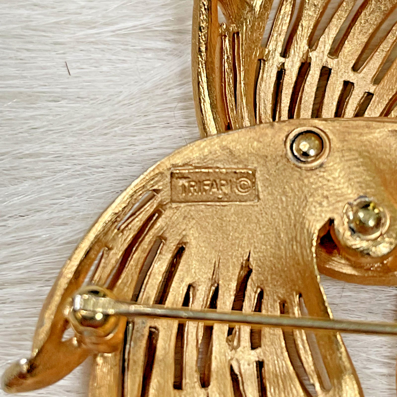 Vintage Crown Trifari Stunning Brushed Gold Tone Flame Design Brooch 1950s