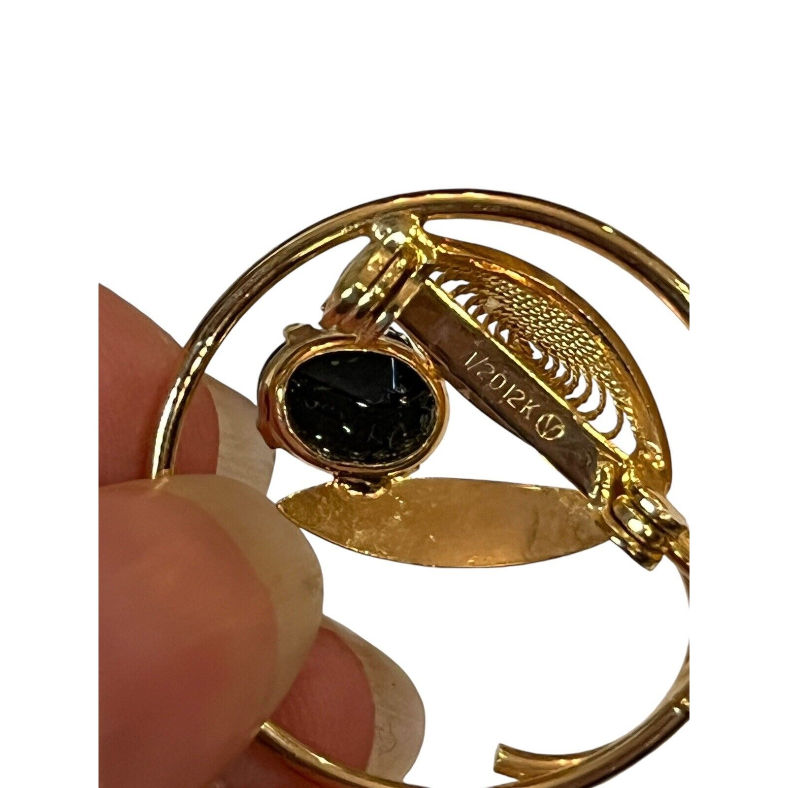 Vintage 1/20 12K Yellow Gold Black Onyx Brooch Pin 1” Diameter Flower Filigree