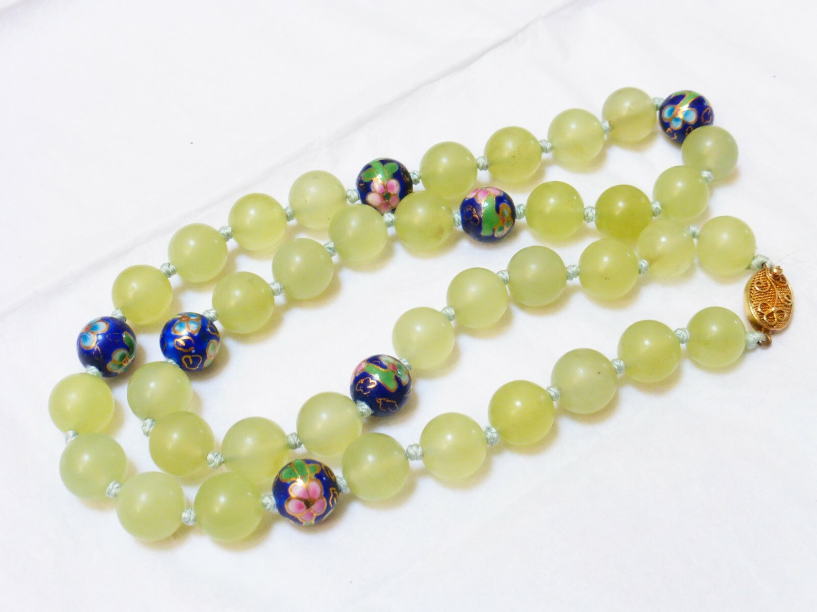CHINESE VINTAGE CLOISONNE JADE 12mm BEADED NECKLACE, SILVER CLASP