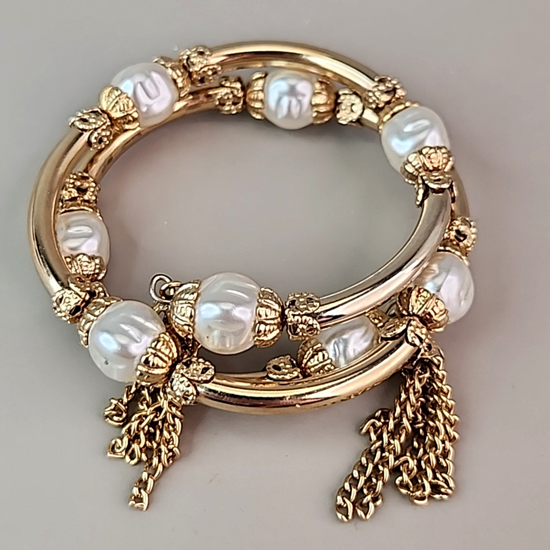 Vintage Baroque Faux Pearl Bracelet Wrap Memory Wire Tassel Gold Tone 5.75″