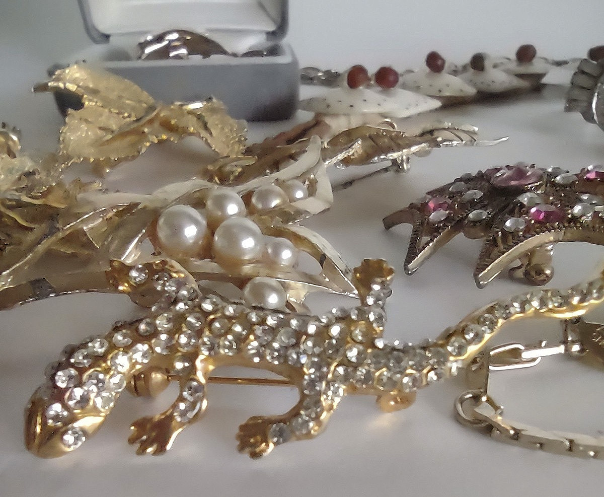 Costume Jewelry Lot Many Signed Kremenz Sancrest Dorsons BSK Monet Park Lane +