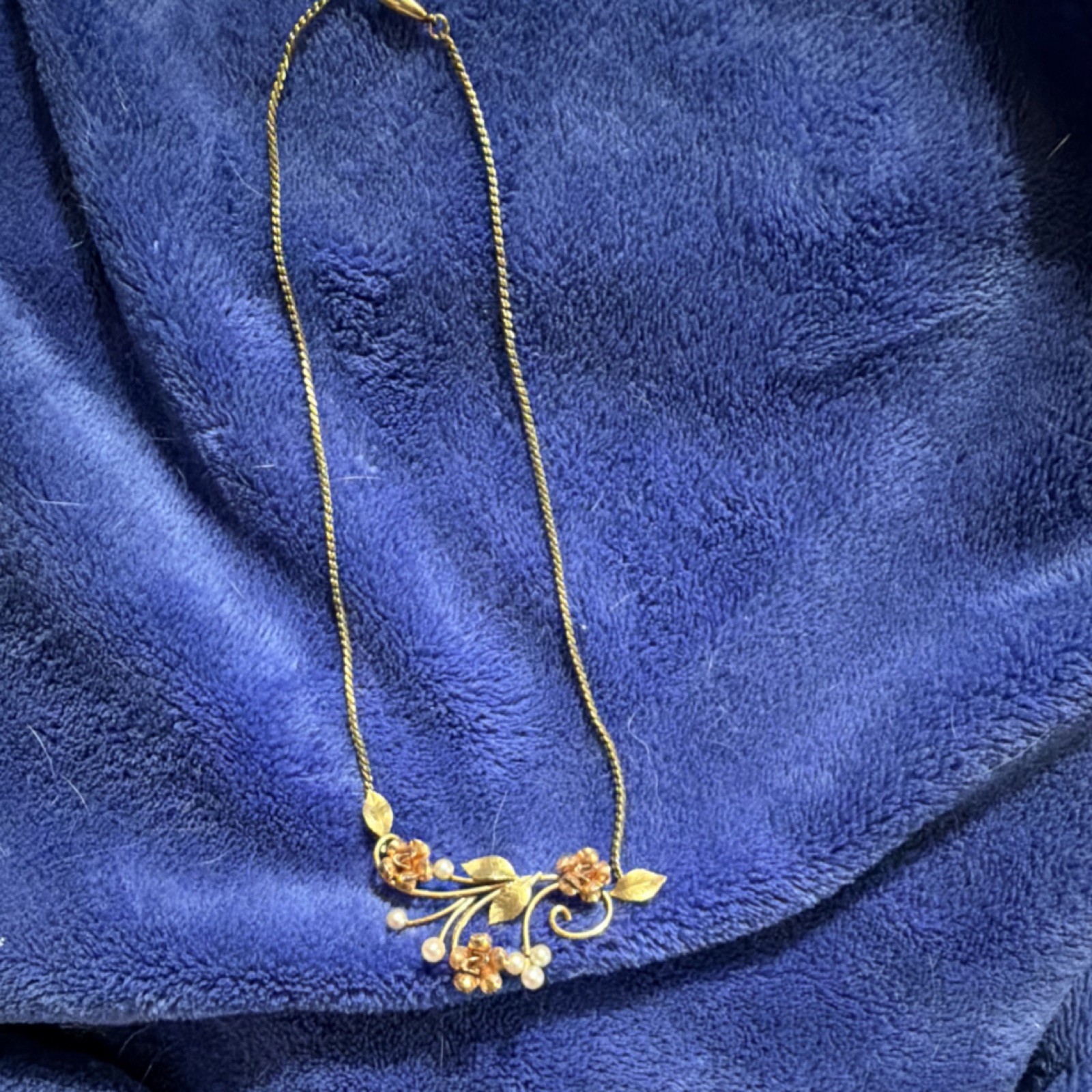 Gold Tone Floral Pendant Necklace, Vintage Style, Pearl Accents, Fashion Jewelry