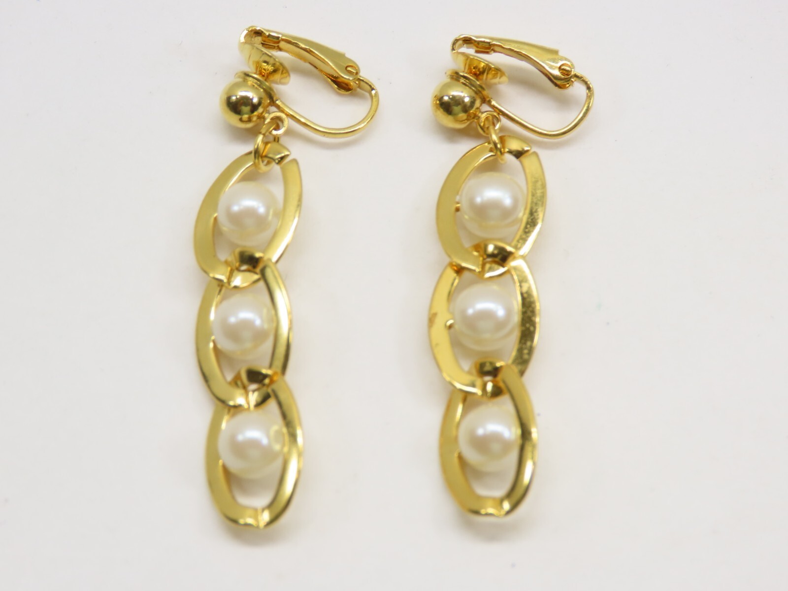 VTG Avon Earrings Dangle Faux Pearl Clip On Gold Tone Triple Chain Link D2564