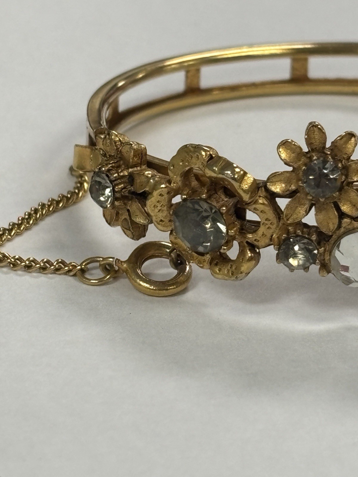 RARE VTG Signed FLORENZA Floral Rhinestone Hinged Bangle Bracelet Gold Tone HTF