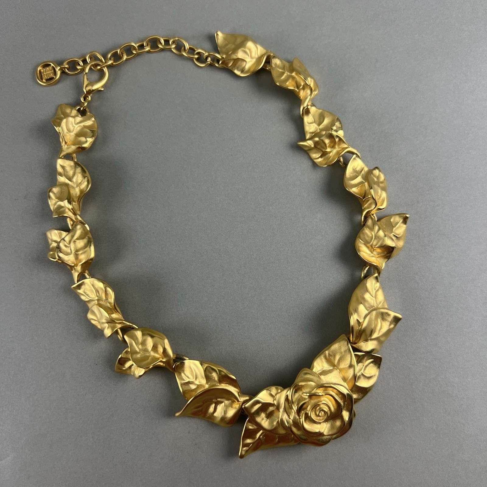 Vintage Givenchy Necklace Rose Leaves Gold Tone q3z