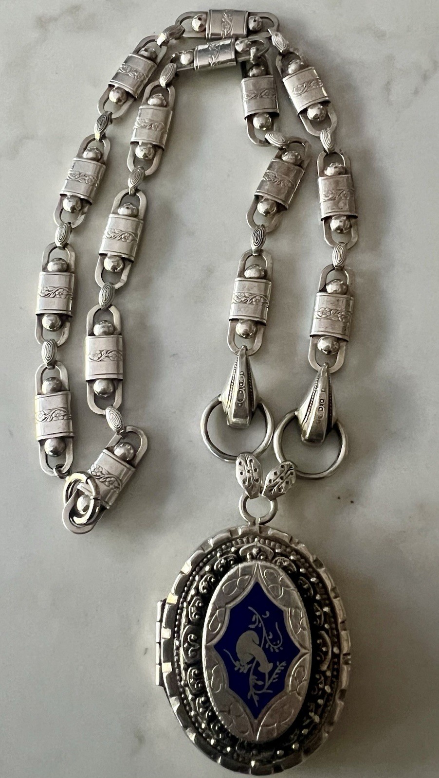 VICTORIAN REVIVAL GORGEOUS ENAMEL LOCKET SILVER TONE FANCY CUT ETCHED LINKS