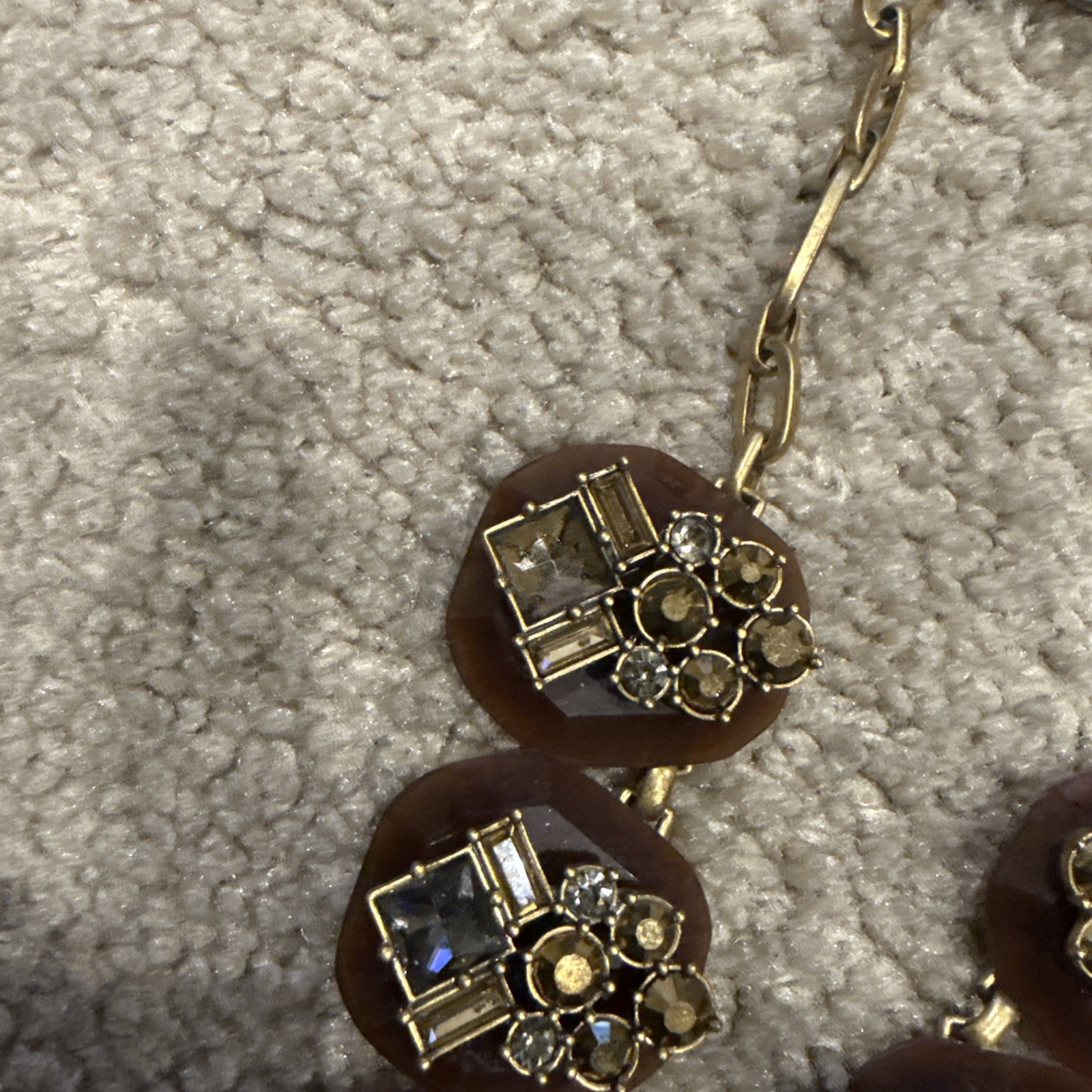 VTG J.CREW FACETED SMOKE LUCITE AND MULTICOLOR RHINESTONES NECKLACE 16”GOLD TONE