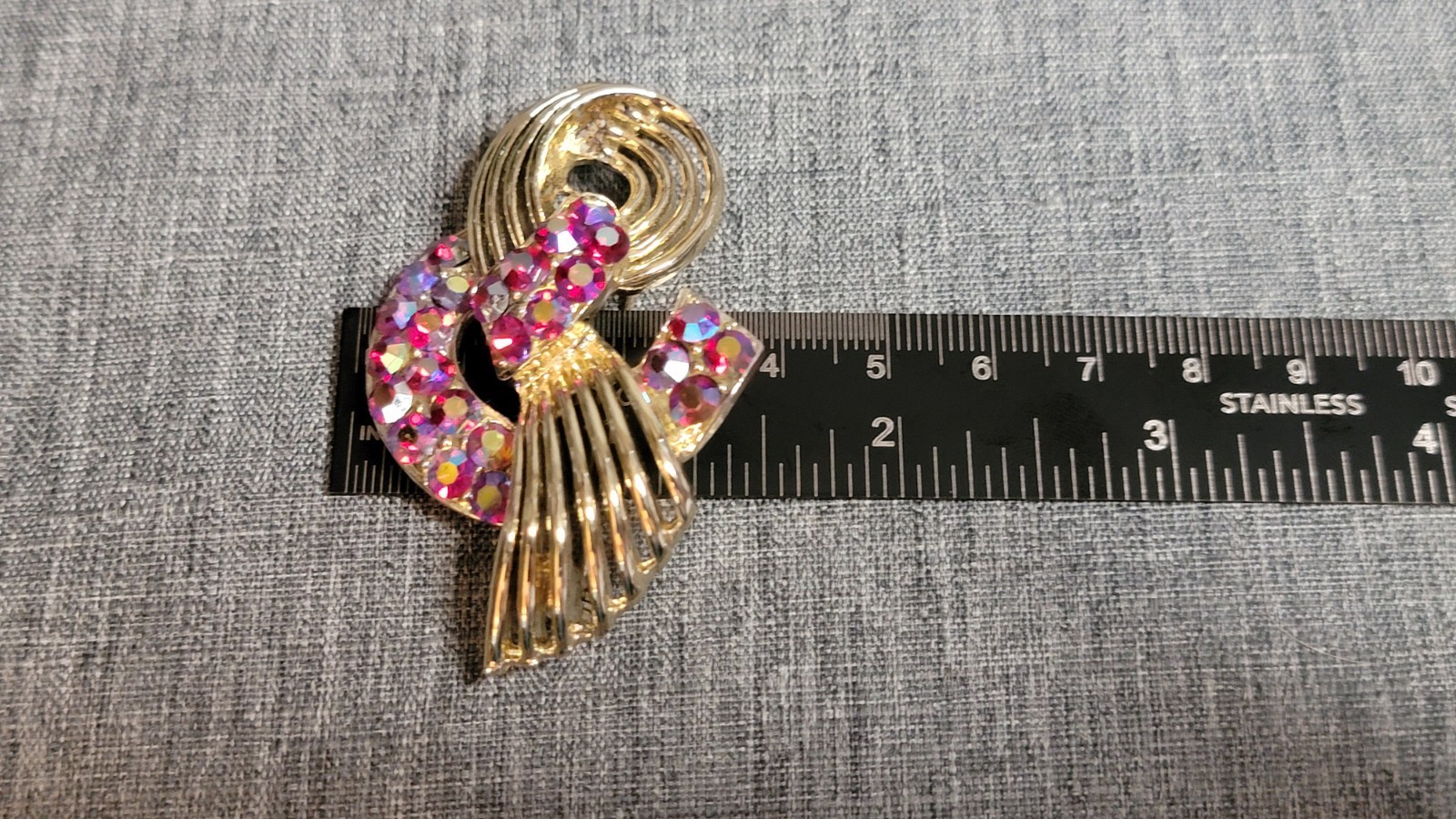 Red Aurora Borealis Rhinestones Bow Clip On Earrings Brooch Set Unsigned