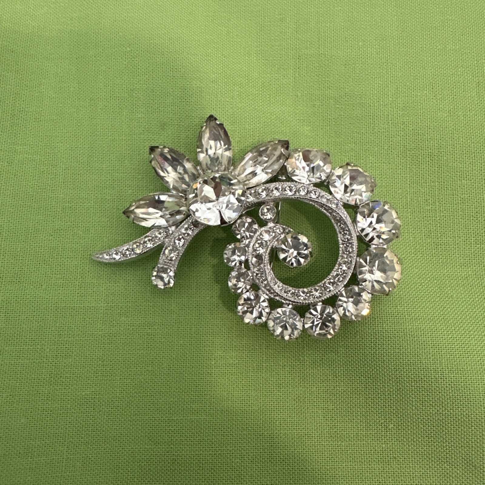 Vintage Eisenberg Ice White Rhinestone Crystal 2.25″ Statement Brooch Pin