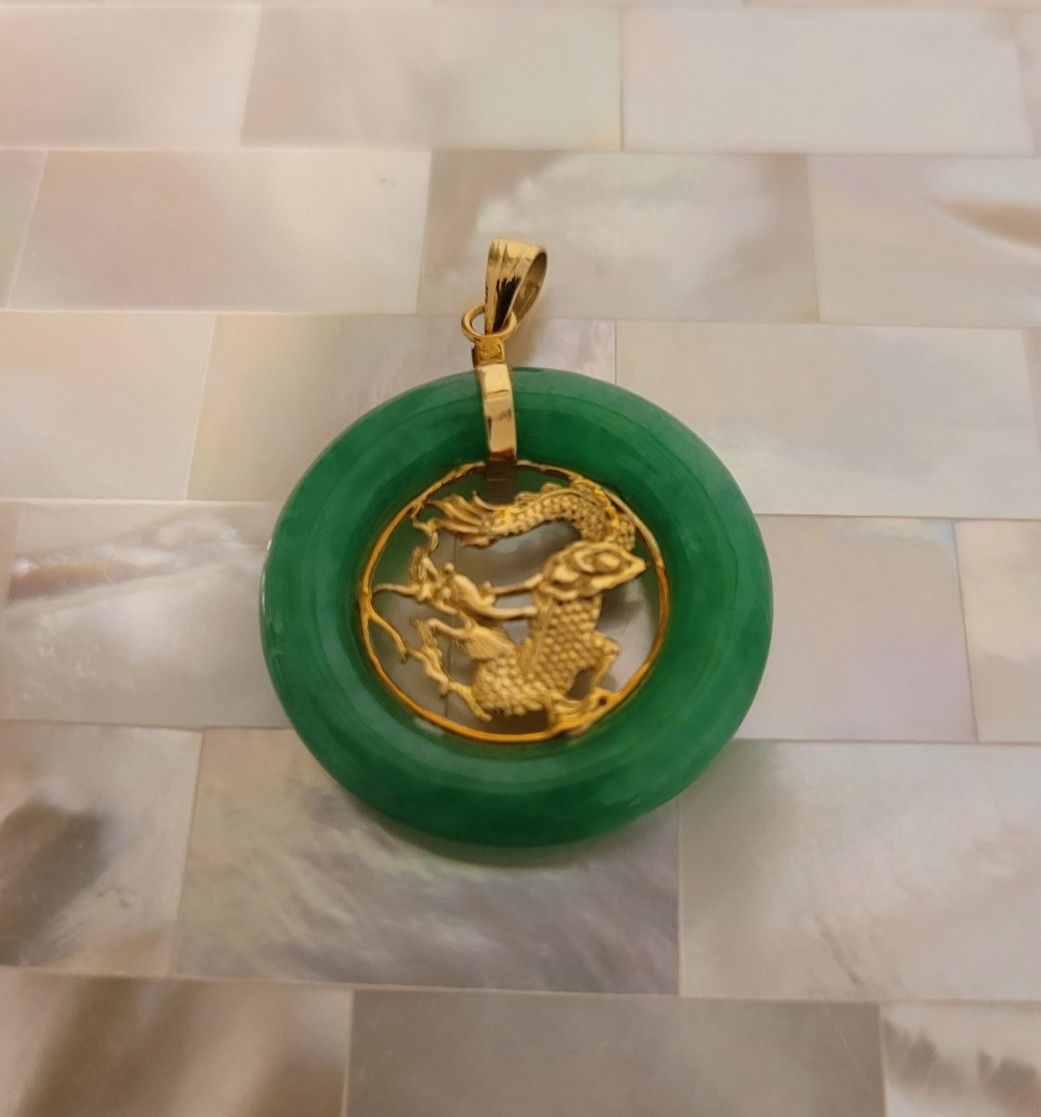 Vintage Chinese 14K Gold Apple Jade Dragon Circle Pendant 4.5 Grams