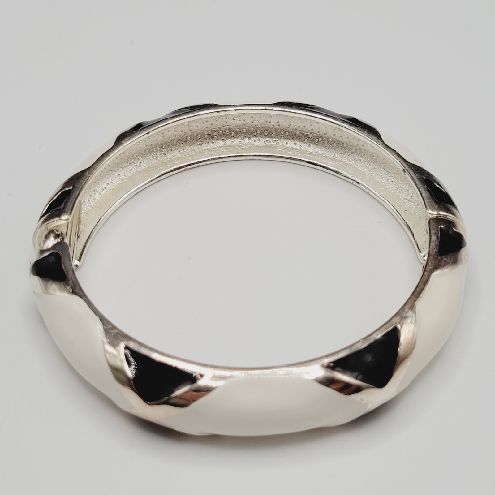 Black White Geometric Abstract Enamel Print Silver Tone Hinged Bangle Bracelet