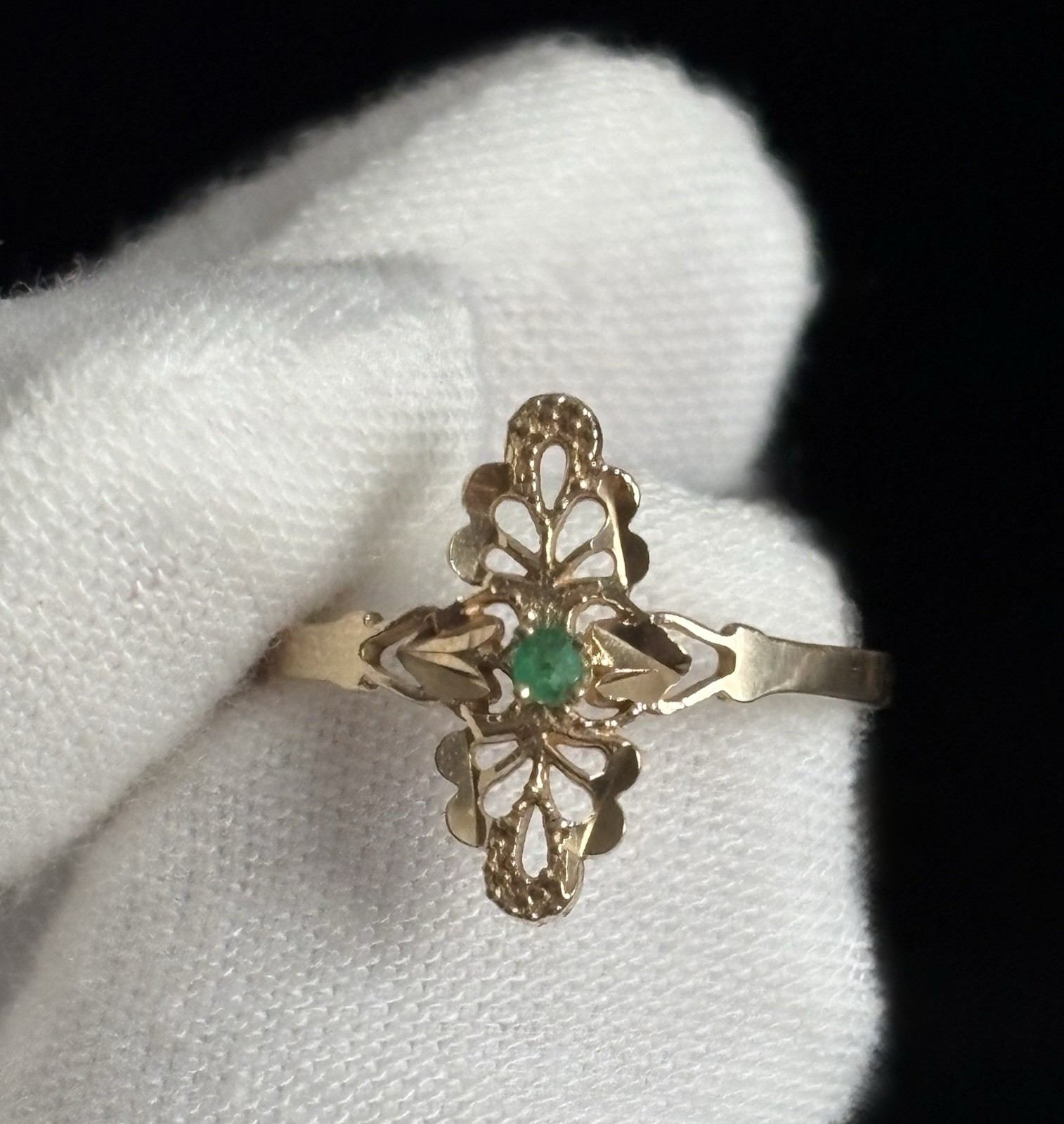 VINTAGE 10K YELLOW GOLD FILIGREE RING WITH GREEN GEMSTONE LADIES SIZE 6.75 VG