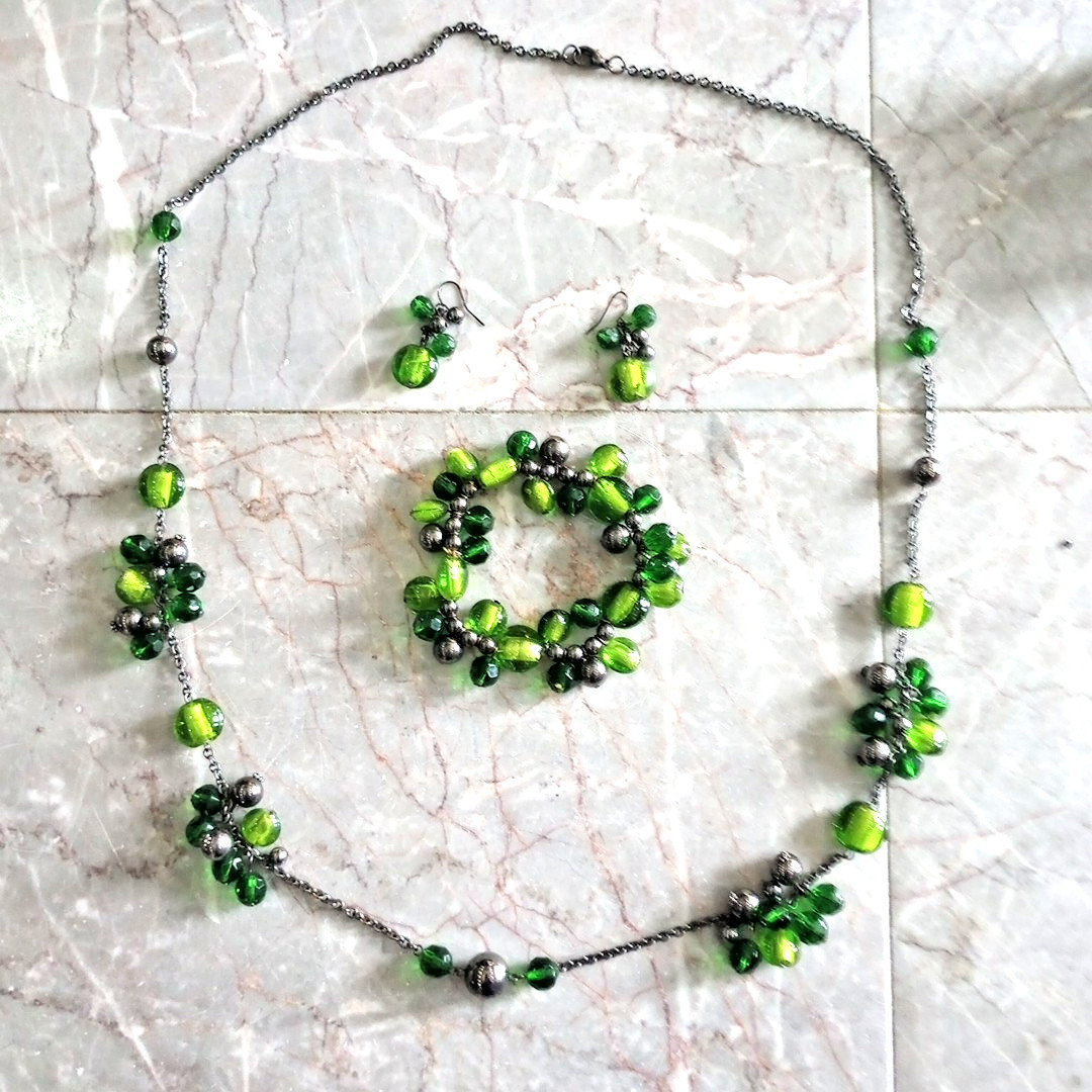 Vintage Green Beaded Necklace Bracelet And Earring Set Statement Piece, unsigned