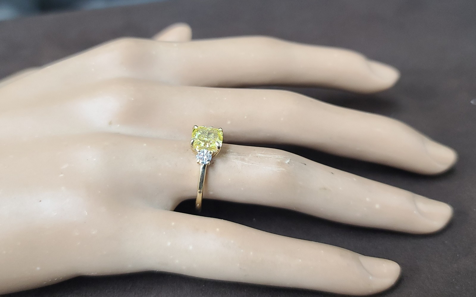 14k Yellow Gold Ring 1.81CT.Natural Fancy Vivid Yellow Diamond Cushion GIA CERT