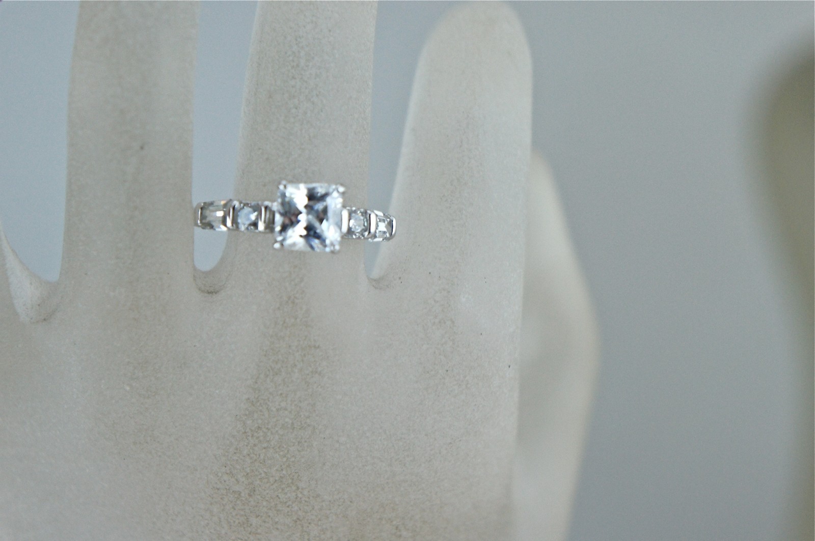 FASHION RING SILVER PLATED PRINCESS CUT RHINESTONE SOLITAIRE SIZE 8.25