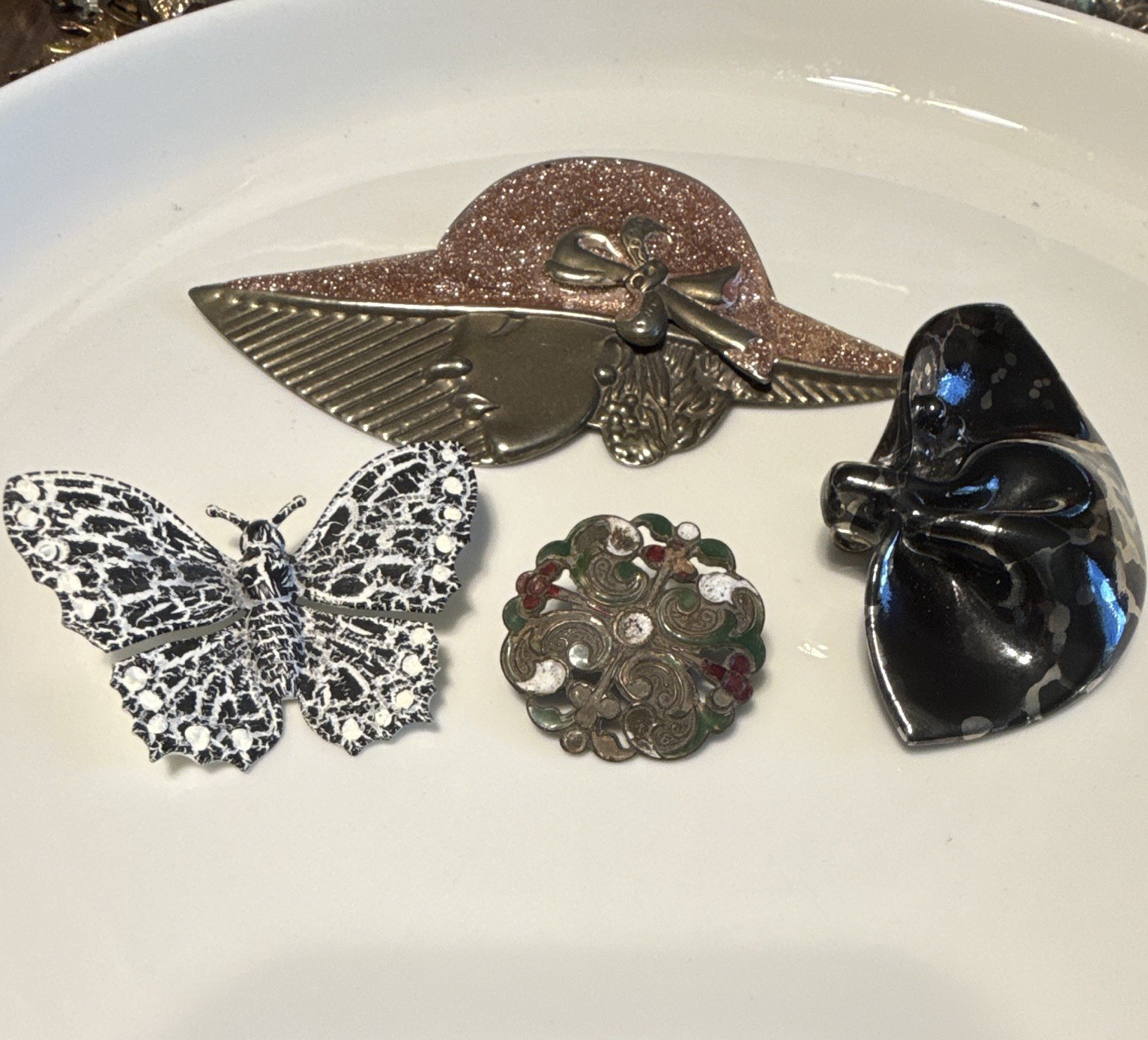 Lot of 4 Unisex Fashion Brooch Pin Pendant – Enamel Mixed Metals, Multi