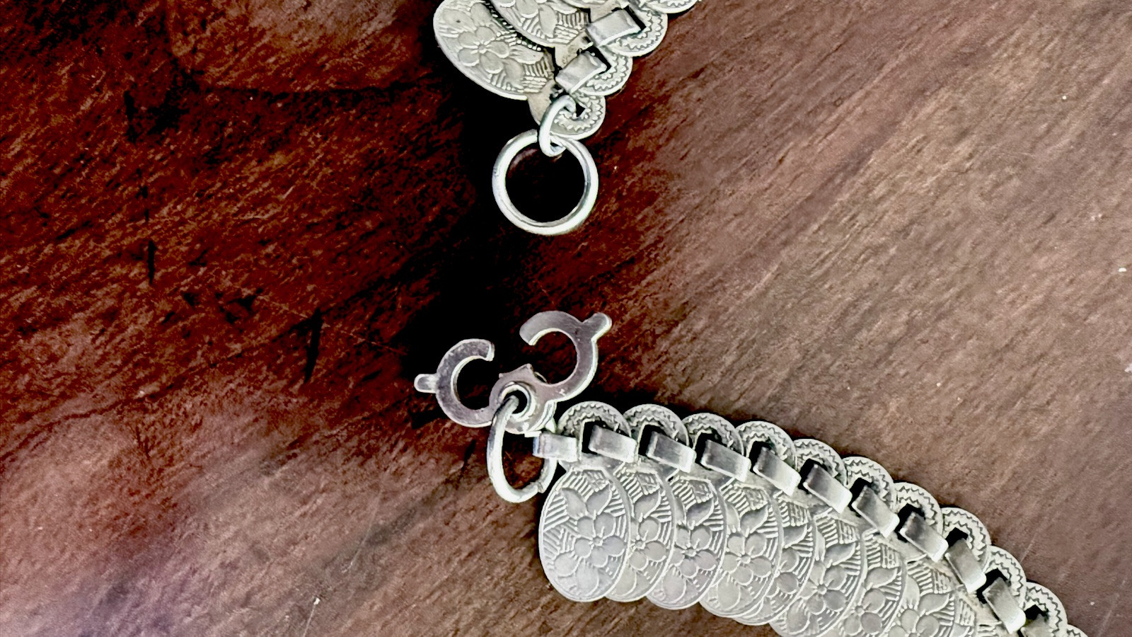 Retro Vintage 15” Embossed Link Choker-Silver Metal With Flower Design.