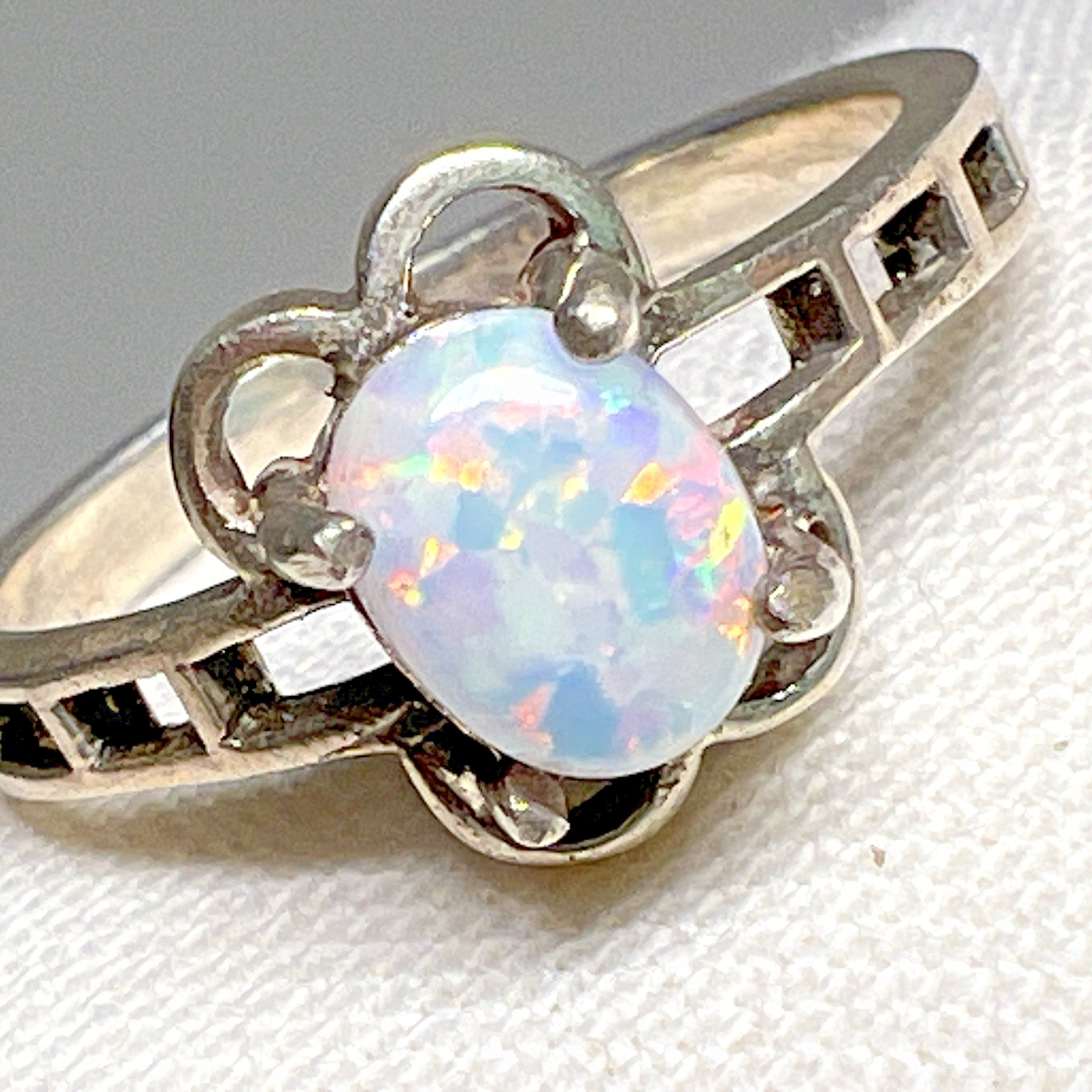 Sterling Silver Australian White Opal Ring Oval Cabochon Size 8 Vintage 2.5g