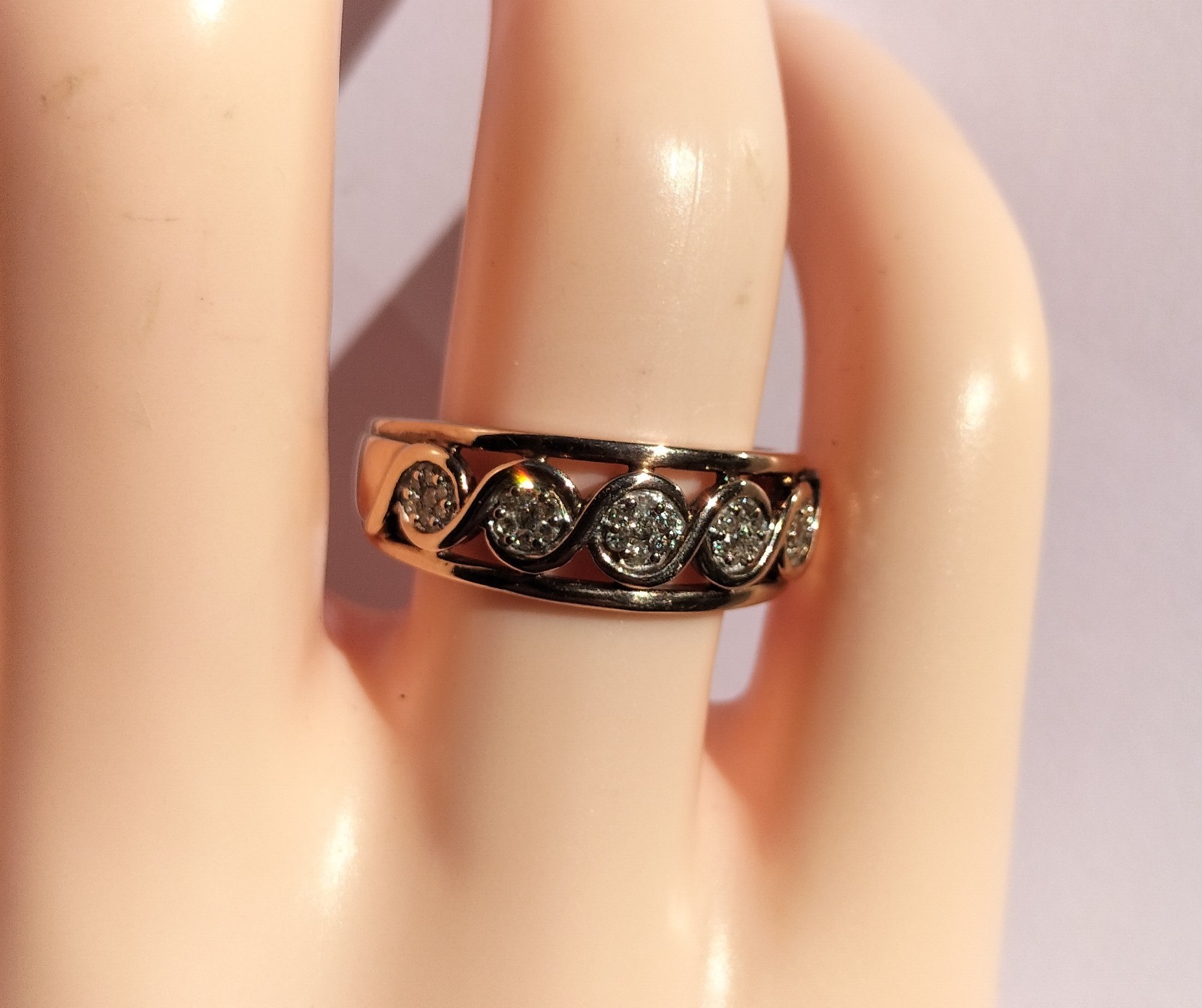 Vintage Handmade Rose Gold Ring with 35x Pavé Set Diamonds, Size O (17.35mm) 4g