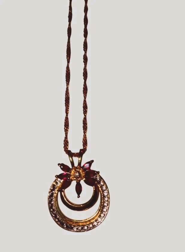 Vintage Style Gold Tone Celestial Crescent Moon Flower Pendant Necklace Ruby Red