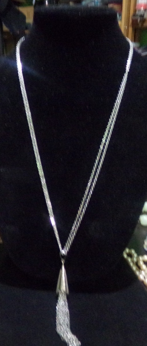 VINTAGE SIGNED MONET SILVERTONE TASSEL PENDANT NECKLACE 26 INCH CHAIN
