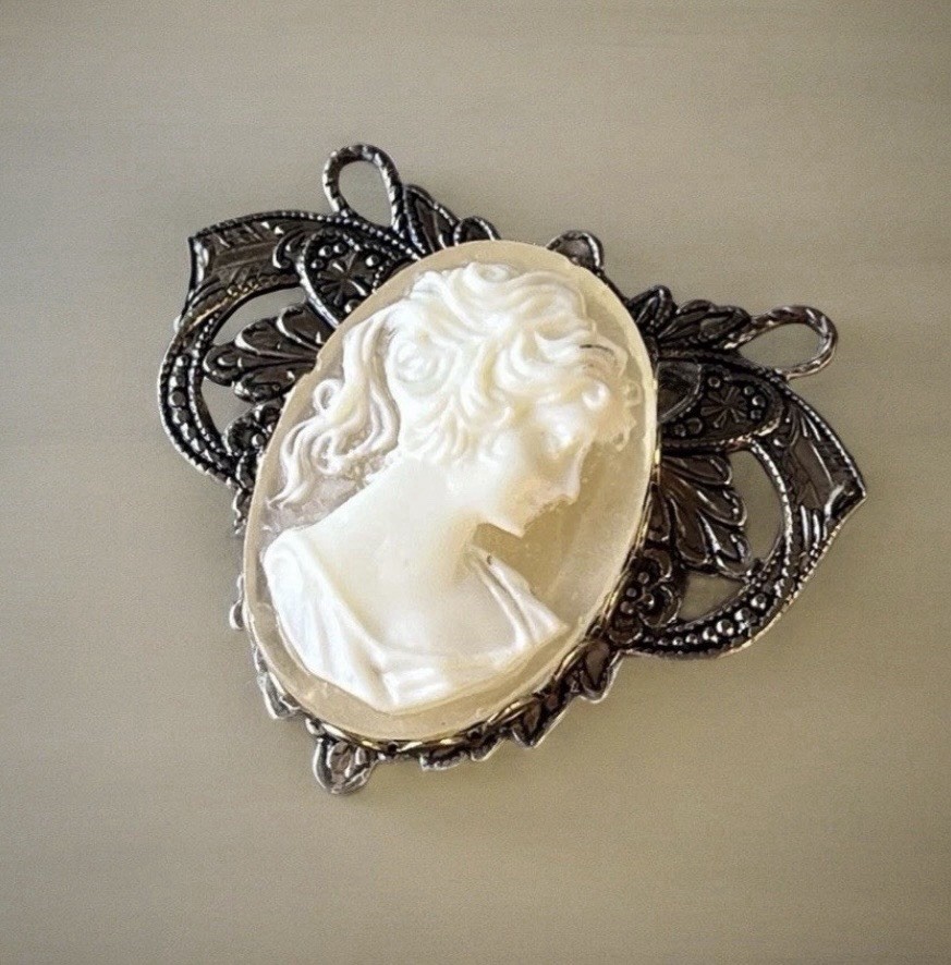 Vintage 1.5” Molded Cameo Brooch – Reproduction – Victorian Style – Y2K Era