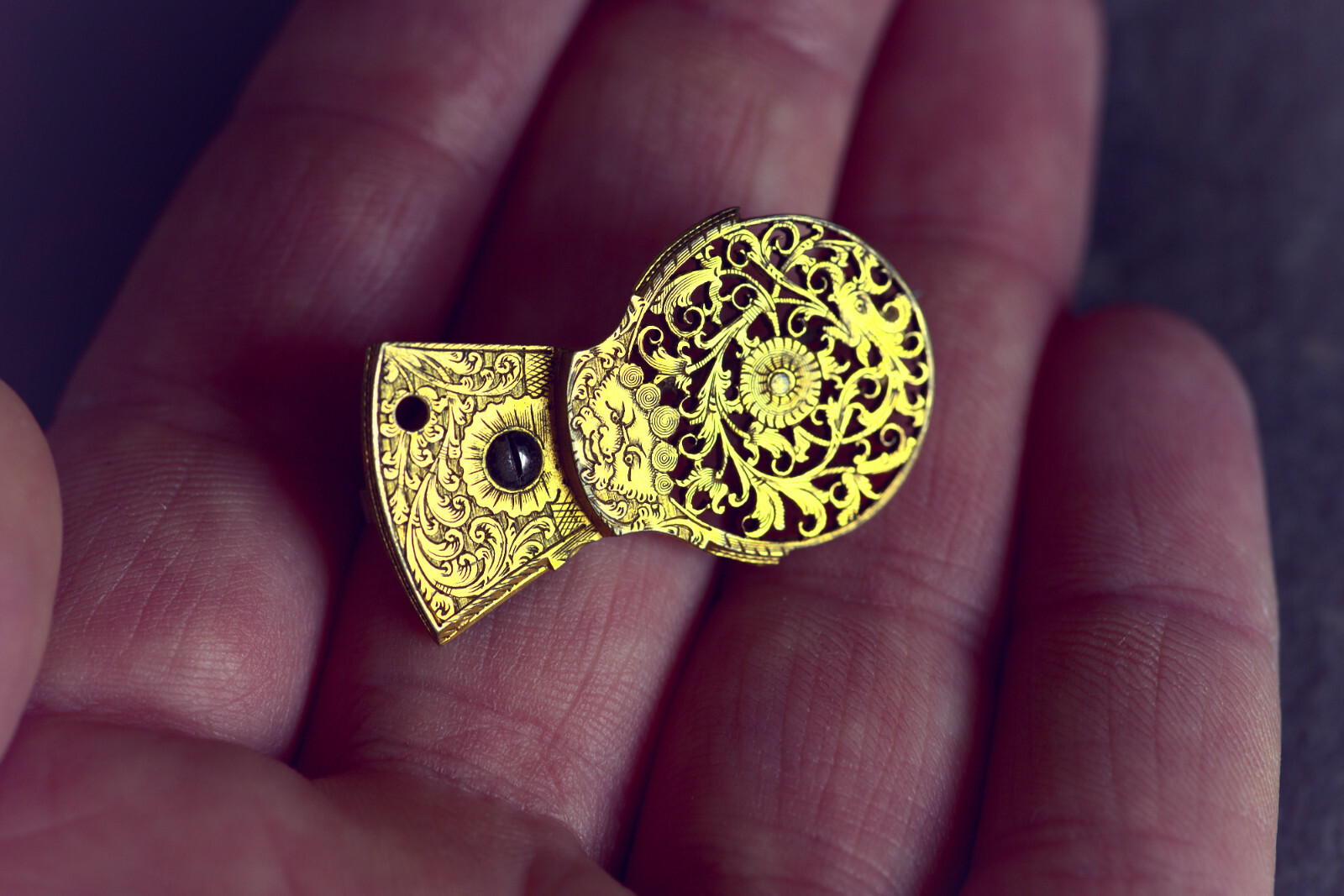 UNUSUAL ANTIQUE GEORGIAN ENGLISH GILDED WATCH COCK BROOCH FACES c1770