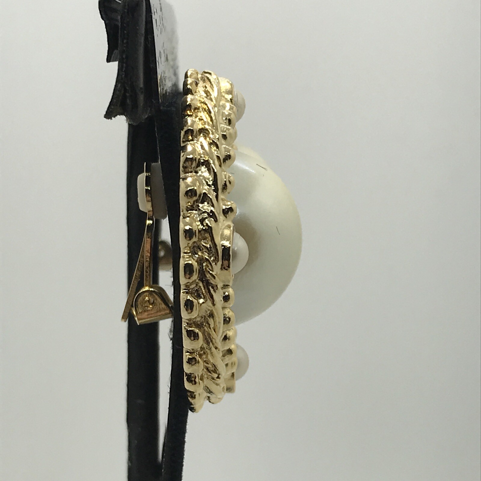Vintage Adrianne Gold Tone Large Textured Edge Faux Pearl Clip-on Earrings