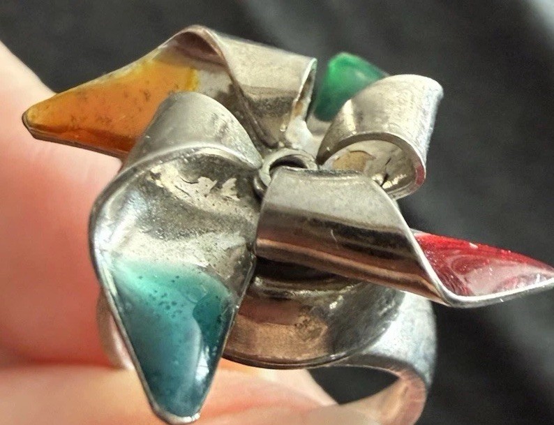 Vintage 80-90’s Colorful Enamel Pinwheel Ring Unusual Fidget Spinner Adjustable!