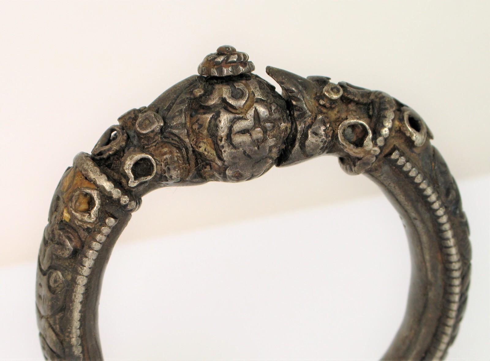 VINTAGE BEAUTIFUL STERLING SILVER BANGLE BRACELET NICE OLD DOLPHINS CREATURES