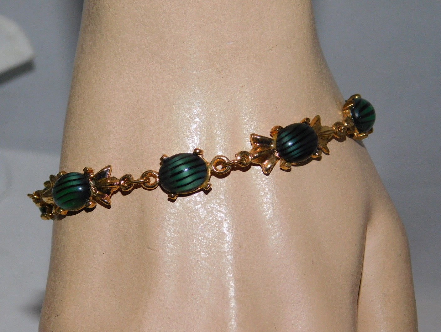 Vintage Scarab Style Link Green Black Striped Glass Cab Gold 7.5″ Bracelet