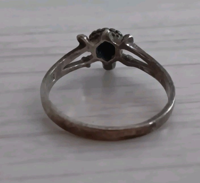 Vintage *Bent Band* Sterling Silver Onyx? Turtle Tarnished Ring Size 7.25