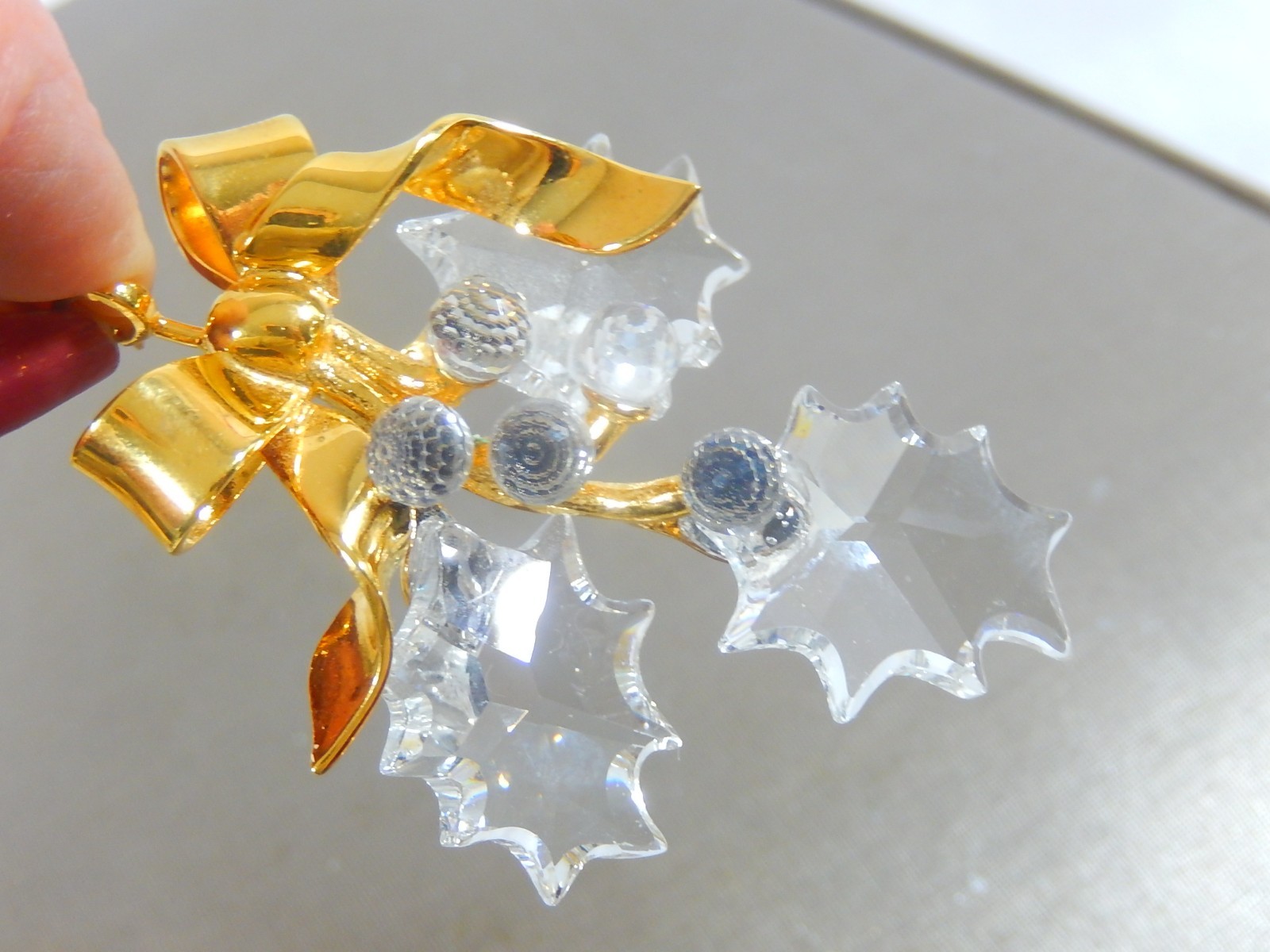 VTG SWAROVSKI SWAN SIGNED CRYSTAL HOLLY LEAVES & BERRIES 18KGP PENDANT /ORNAMENT