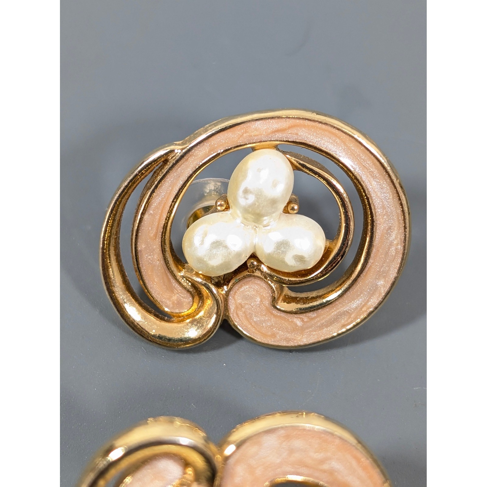 Vintage Avon Island Shell Pierced Earrings Gold Tone Faux Pearl Swirl