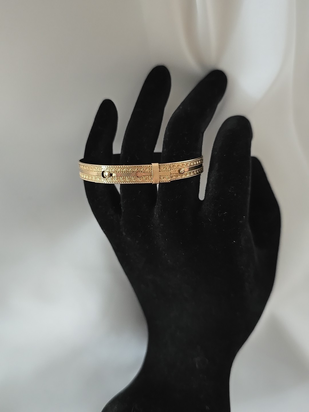 Victorian Gold Filled Buckle Bangle Bracelet Engraved Design Small Wrist 5.5″