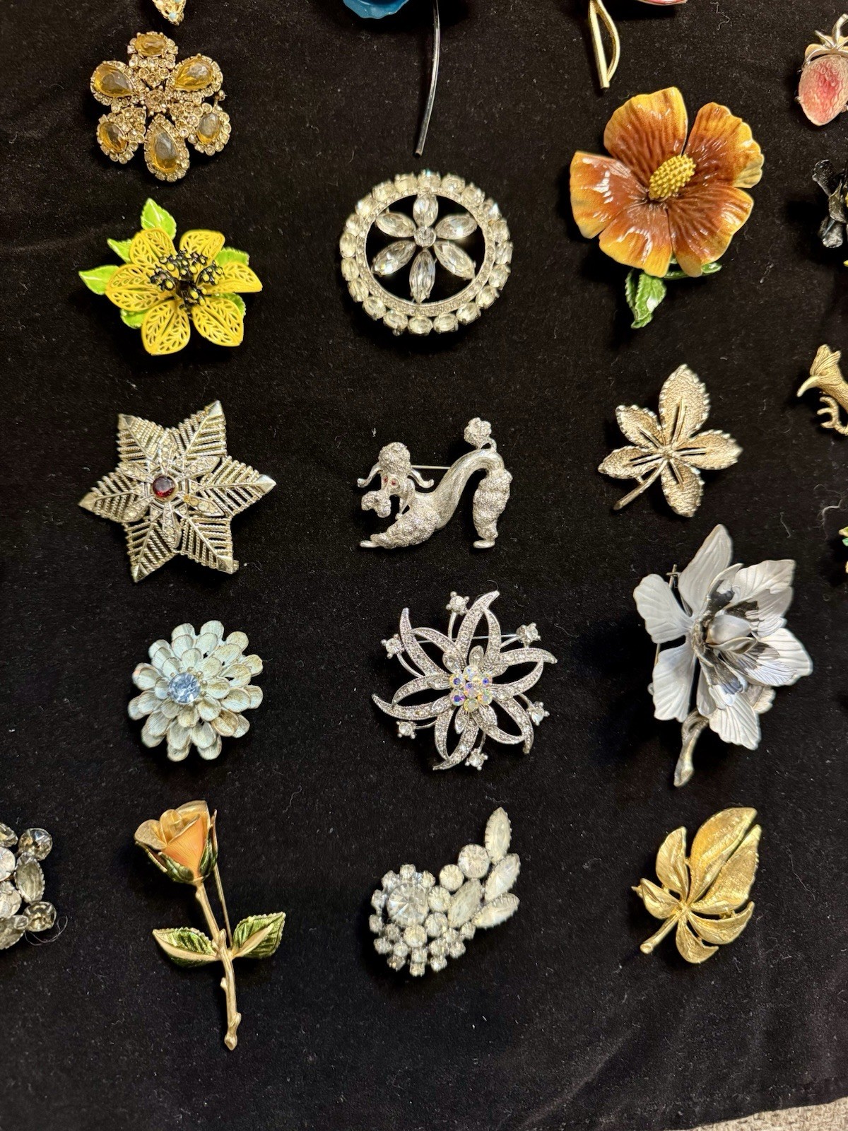 175 Pieces Estate Collection Vintage Brooches Coro, Kramer, Gerry’s, Ora Lisner