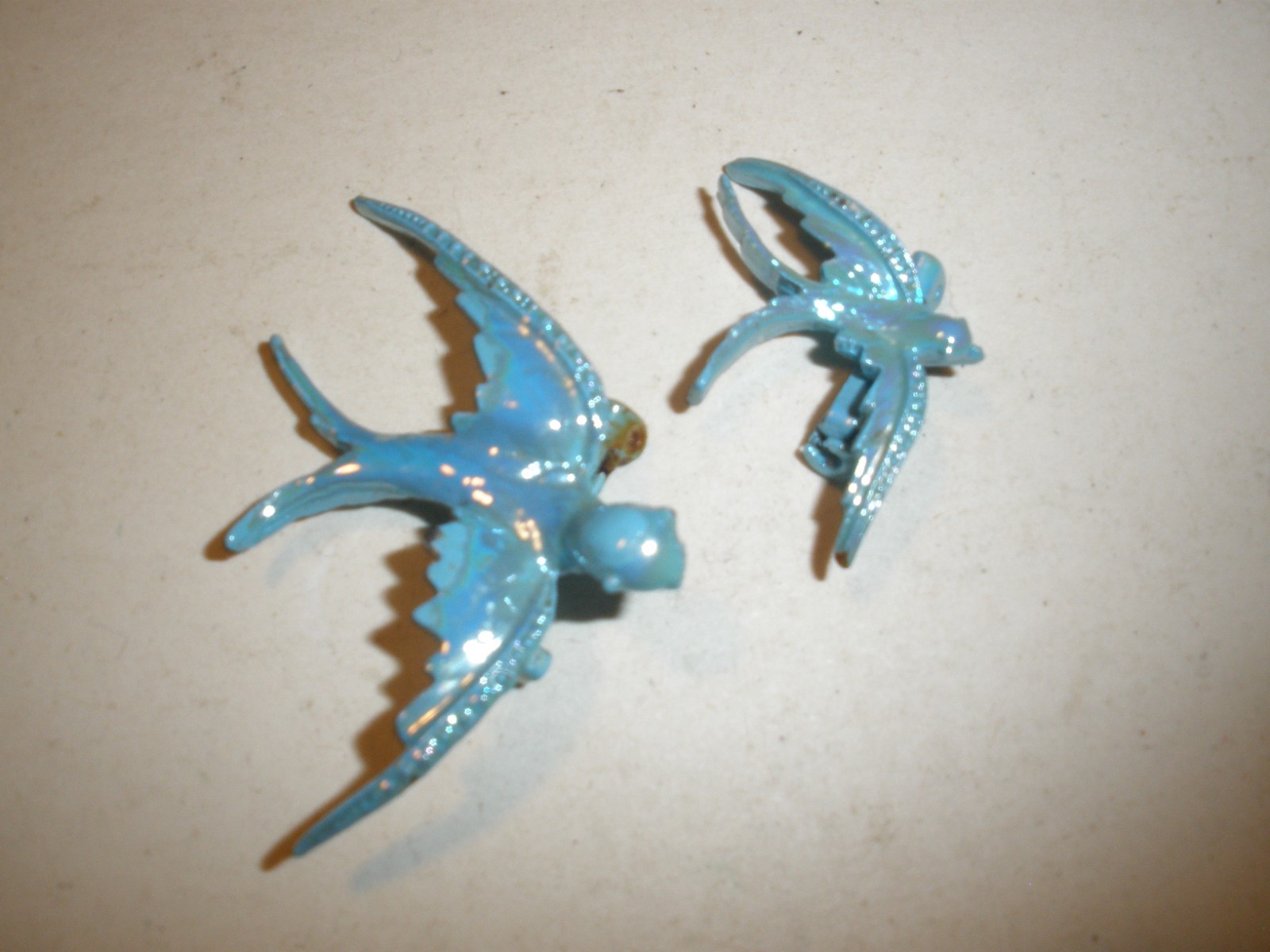 Vintage Lot of 2 Blue Metal Brooch Birds Bluebirds 2″x1.25″ & 1.25″x.75″