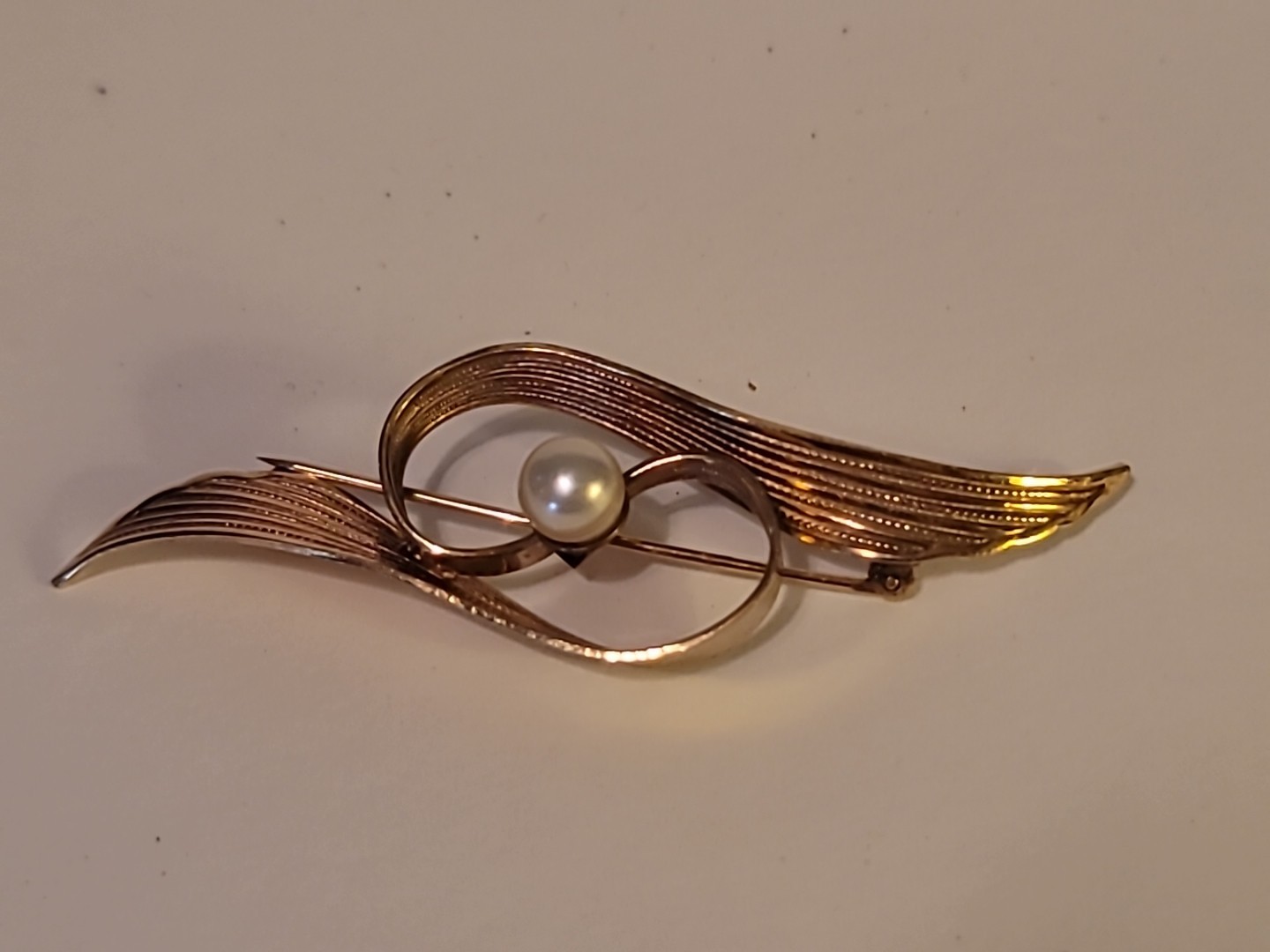 Vintage 4 Winard 12K Yellow Gold Filled Brooch Pin Textured Ribbon w/Pearl