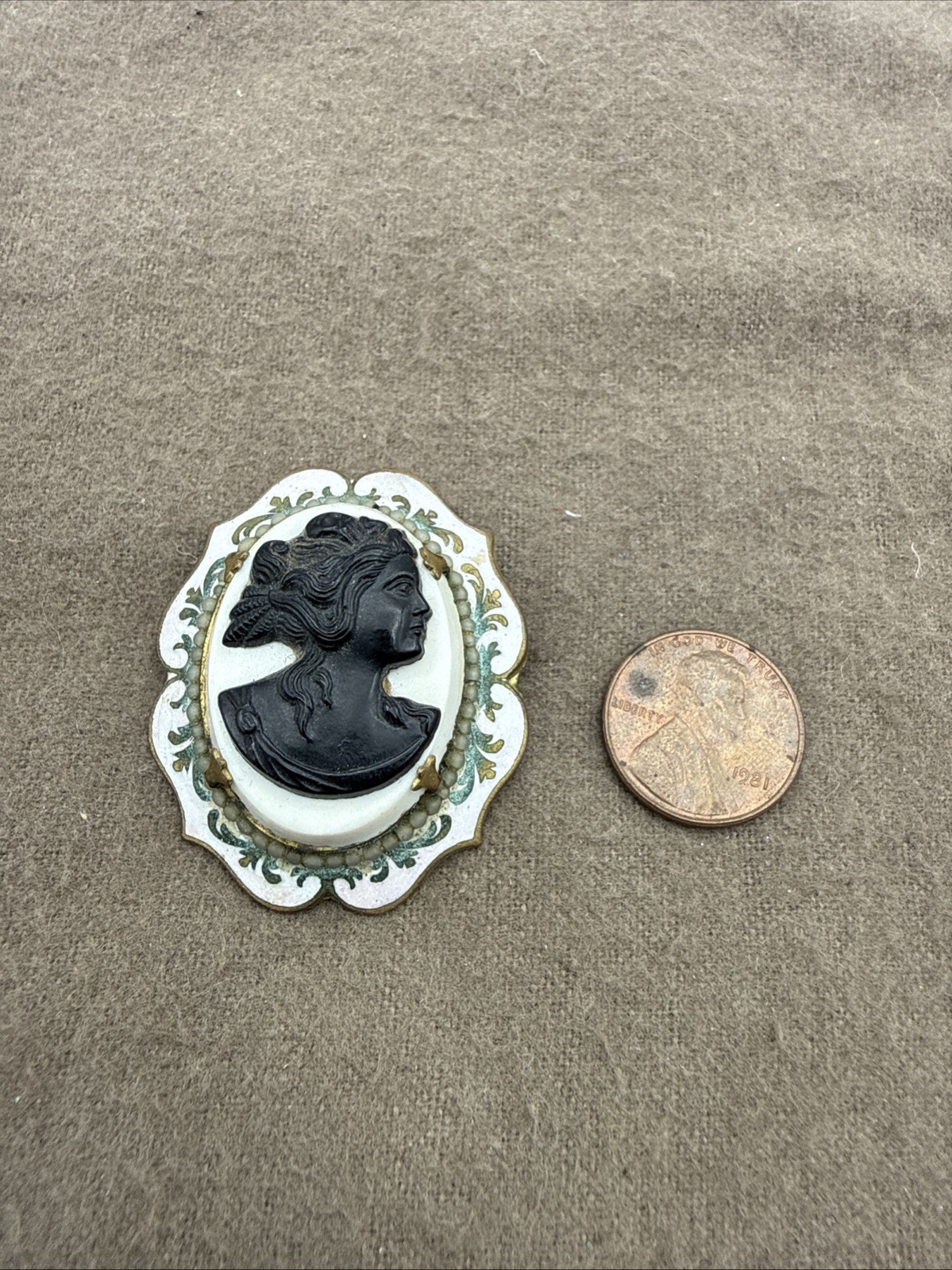 Vintage Cameo Enamel Brooch Pin Gold Tone RARE