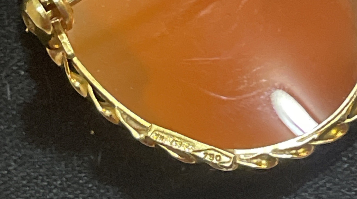 Vintage Estate 18K Solid Yellow Gold Carved Shell Cameo Pendant Italy Signed