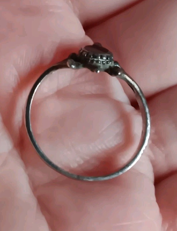 Vintage *Bent Band* Sterling Silver Onyx? Turtle Tarnished Ring Size 7.25