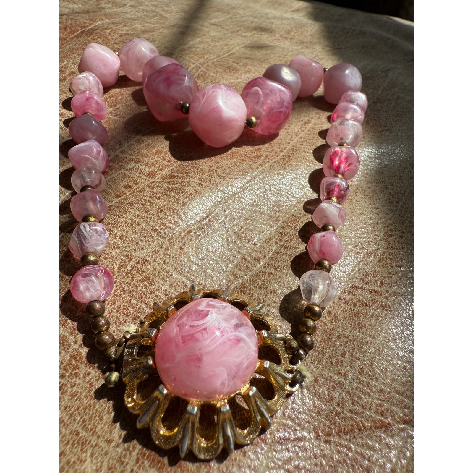 Vintage Pink Marbled Lucious Lucite Bead Necklace Gold Tone Sunburst Statement