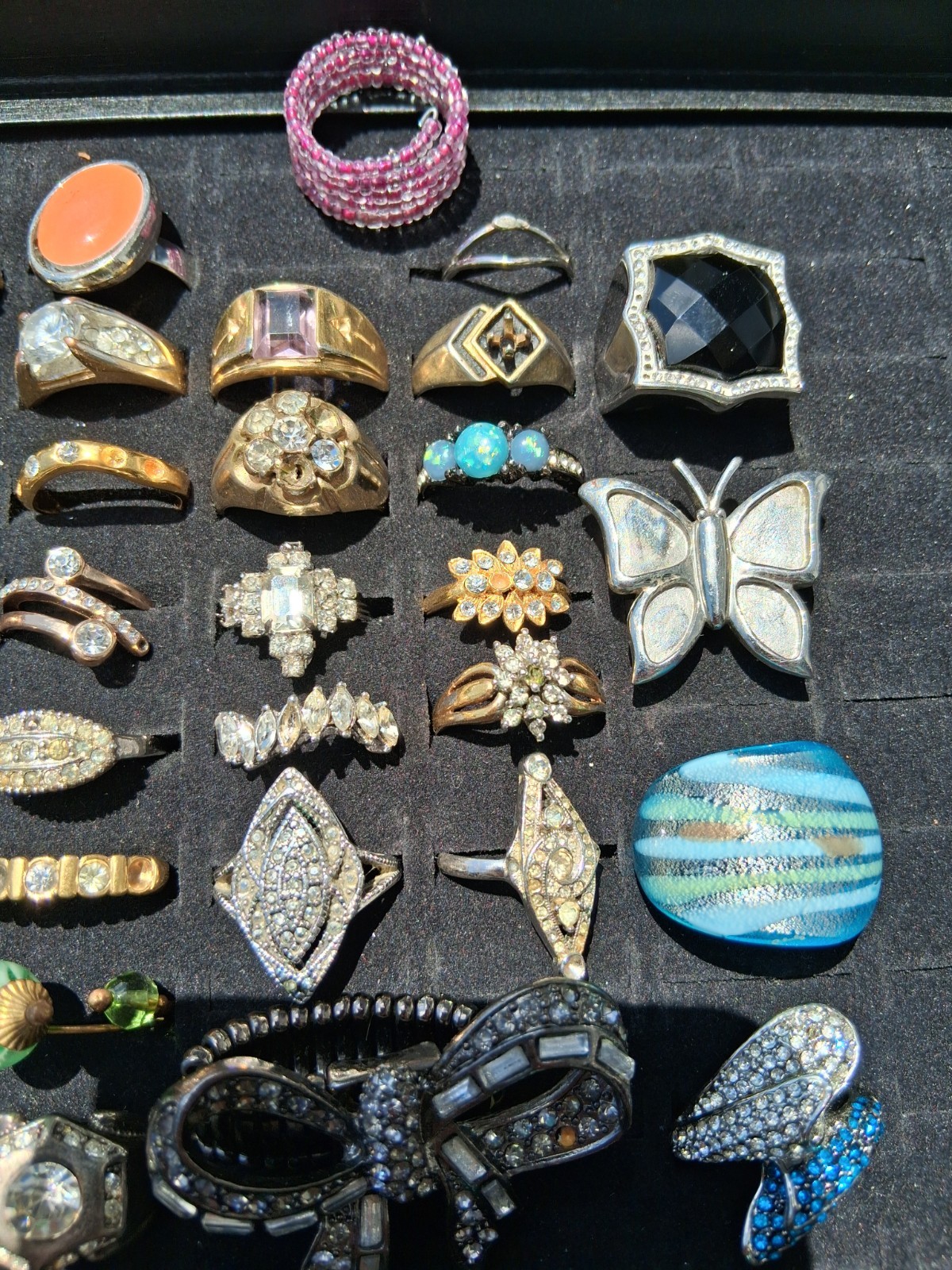 VTG Costume Ring Lot all repair 40s to 90s Era 45 rings 18kge, Vargas, Uncas Etc