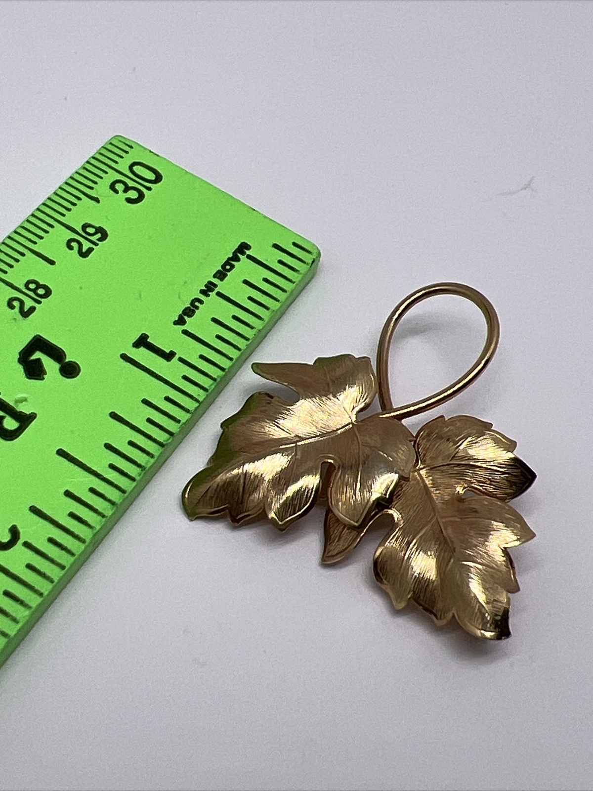 Beautiful Vintage Signed INC Leaves 1/20 12K GF Gold Filled Pin Brooch/ Pendant