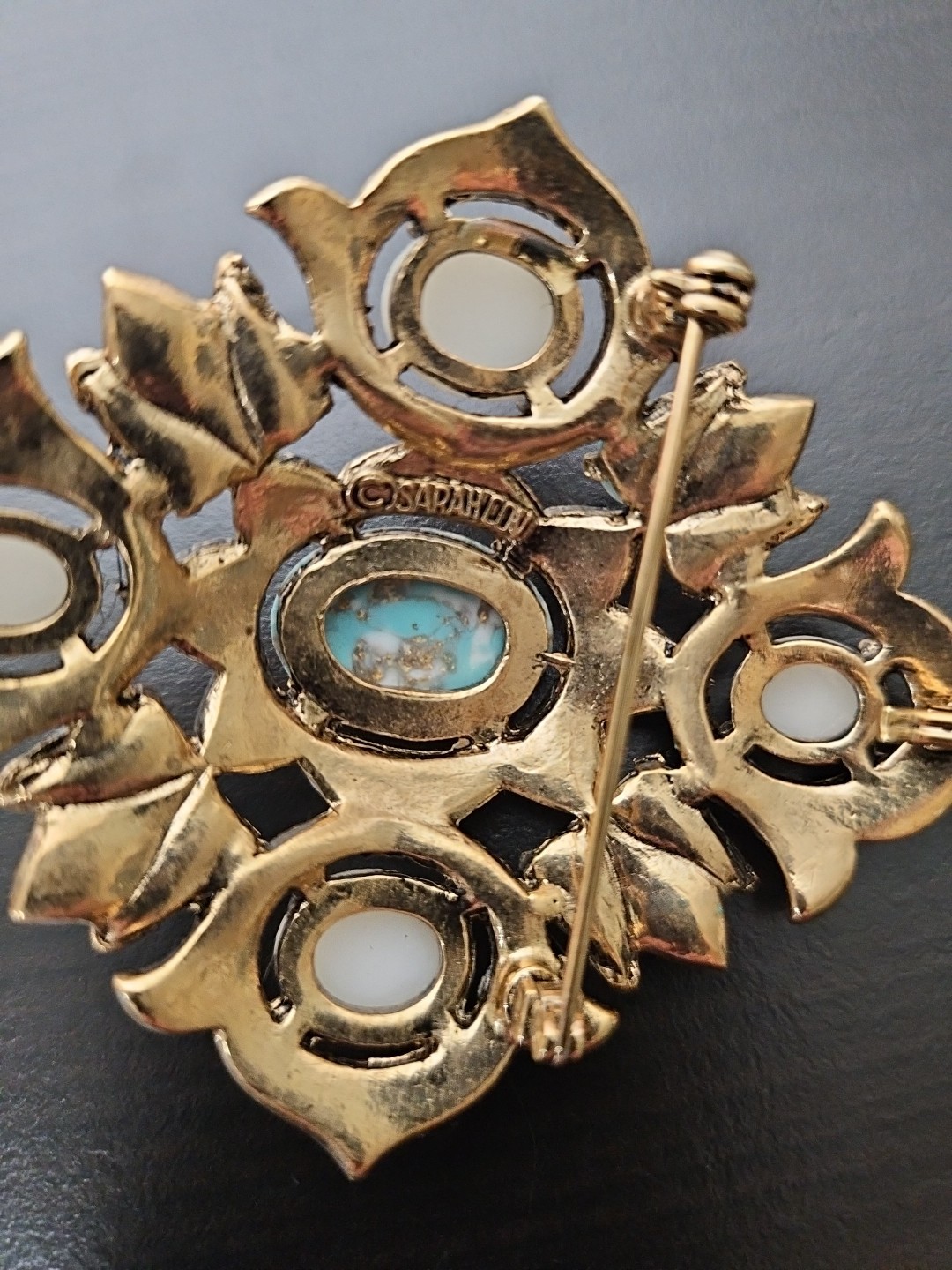 VTG 1968 Sarah Coventry Remembrance Signed Gold Tone Brooch Pin J10 EUC