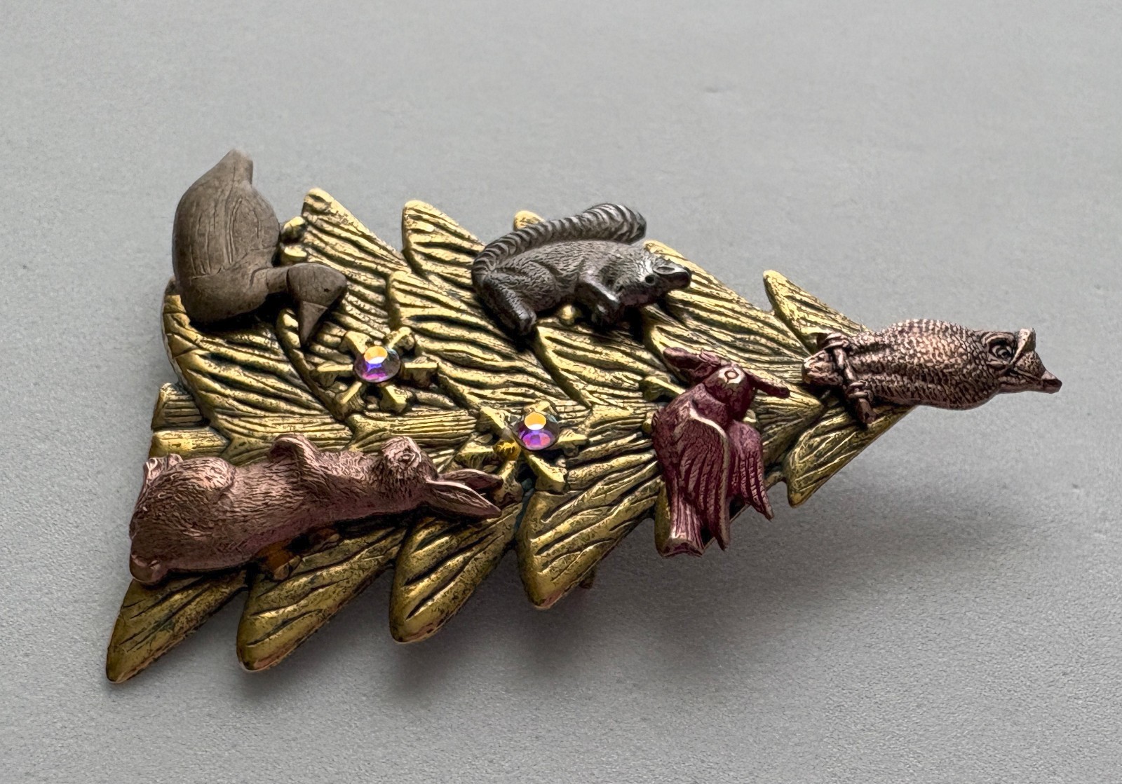 VINTAGE CHRISTMAS TREE PIN BROOCH ARTISAN METAL ANIMALS PINK RHINESTONES HTF 55