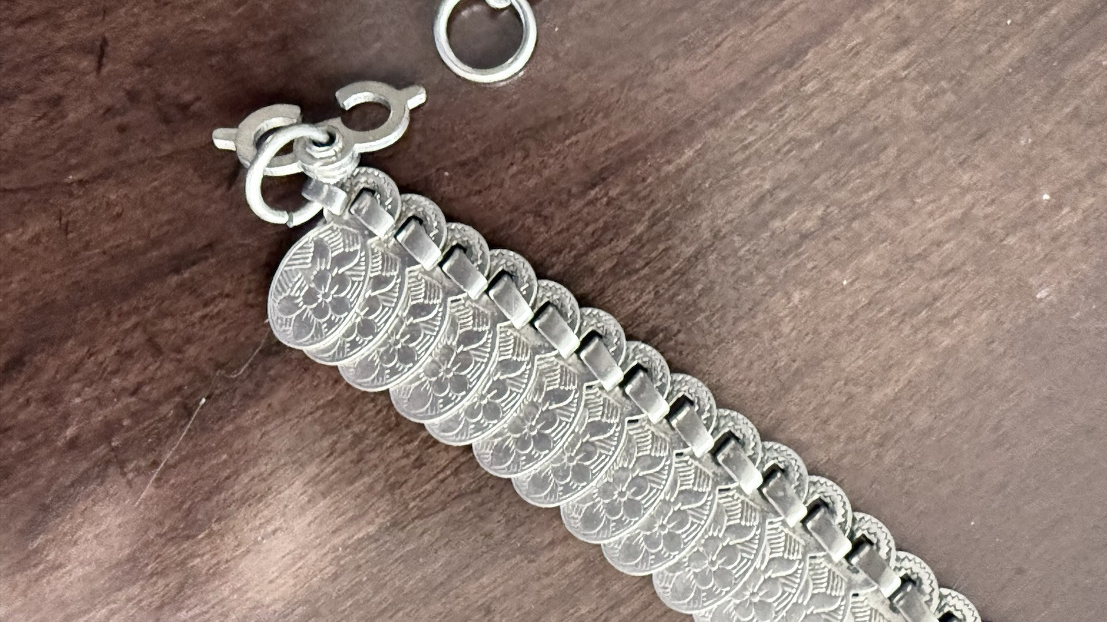 Retro Vintage 15” Embossed Link Choker-Silver Metal With Flower Design.