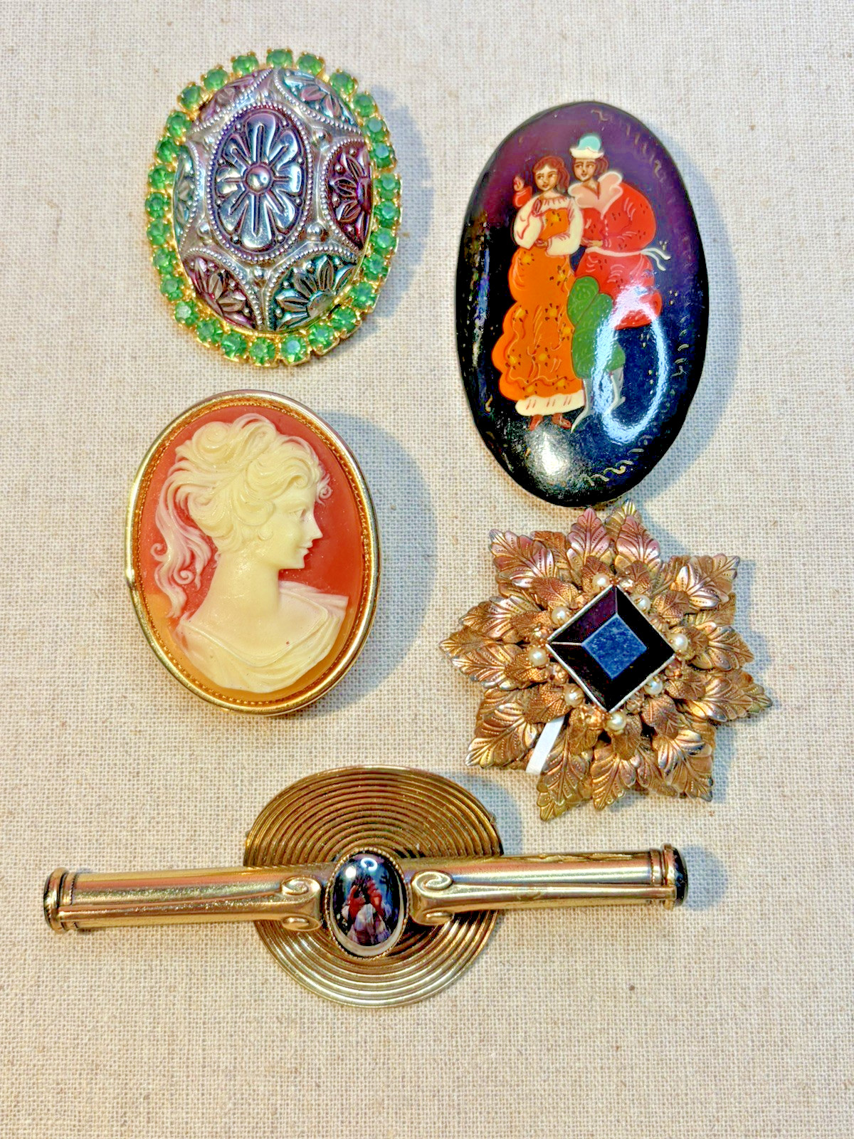 Beautiful: 5 Unusual Vintage Brooches Gold and Silver tone